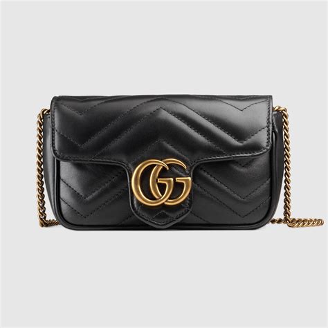 gucci super mini bag 香港價錢|黑色皮革GG Emblem超迷你肩揹袋 .